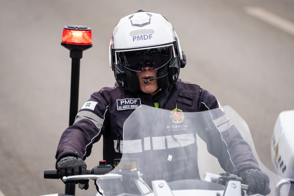 Policial militar durante ensaio da posse presidencial que movimentou a Esplanada dos Ministérios nesta sexta-feira (30) — Foto: Fábio Tito/g1