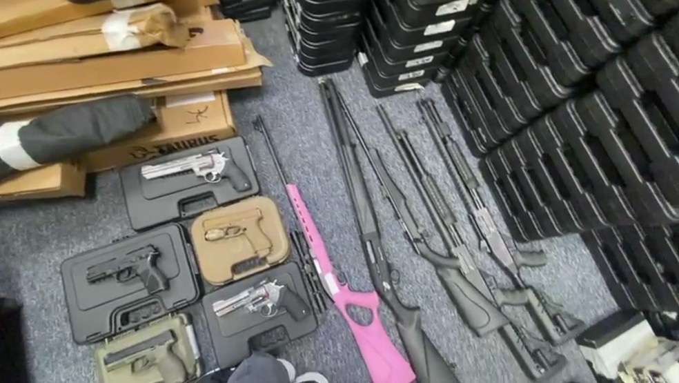 Armas apreendidas em ação da PF em Nova Iguaçu — Foto: Divulgação/ PF