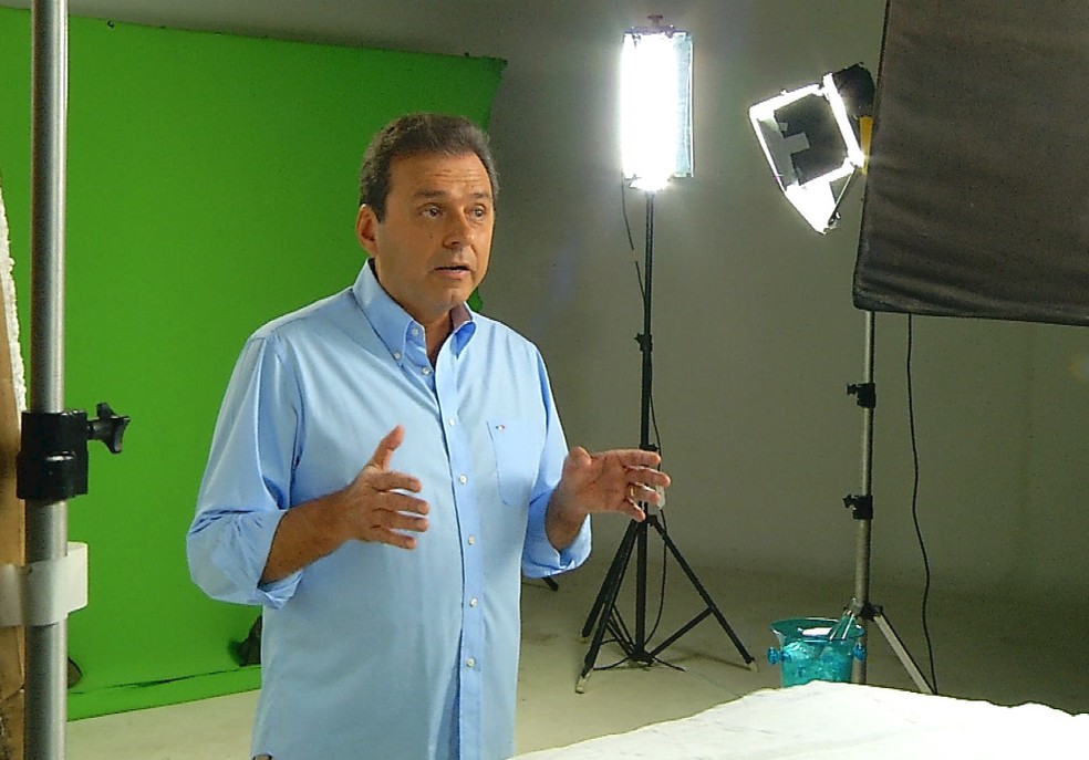 Carlos Eduardo (PDT) gravou programa eleitoral nesta sexta-feira (24), em Natal (Foto: ReproduÃ§Ã£o/Inter TV Cabugi)