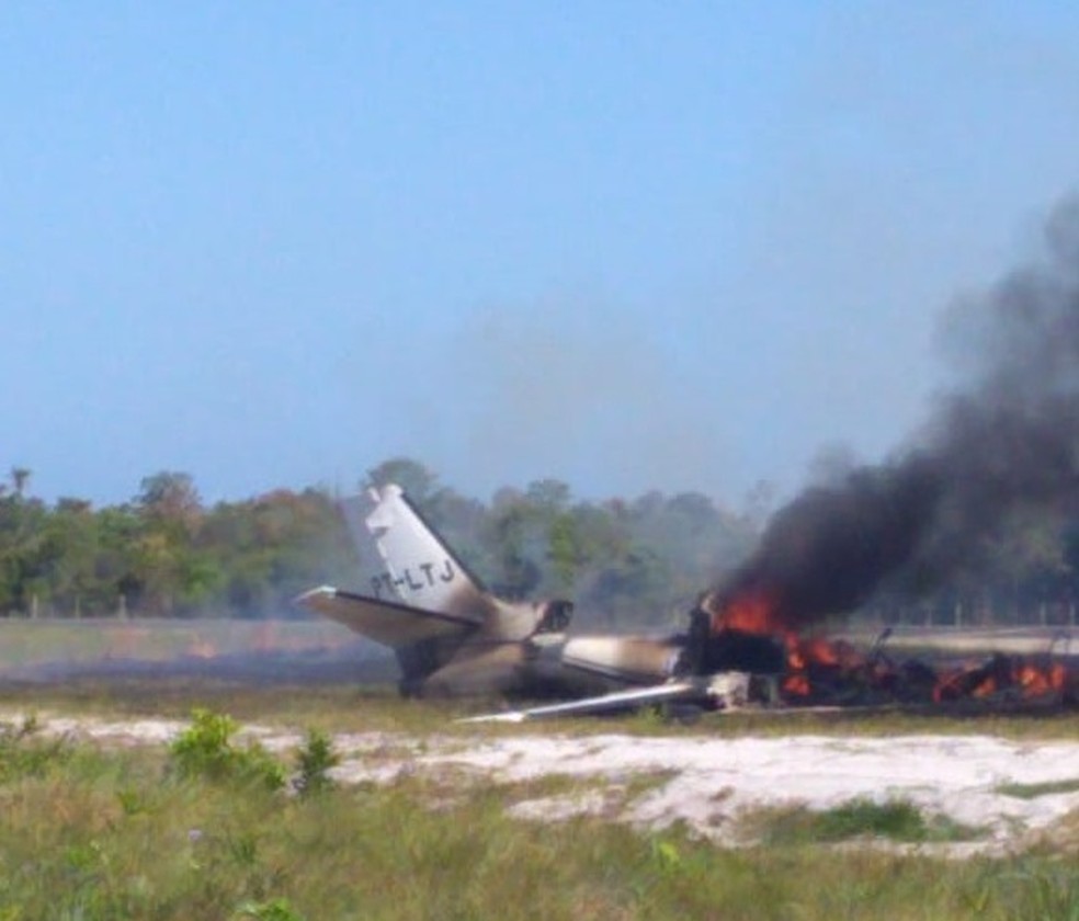 Aeronave caiu em Maraú, na Bahia — Foto: Dudu Face/Camamu Noticias