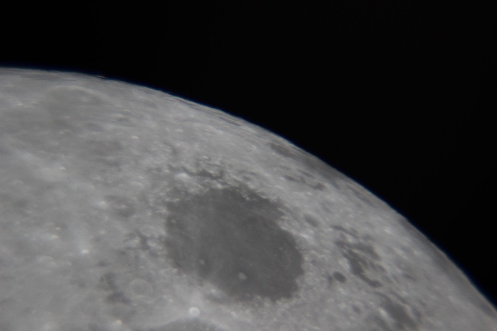 Foto ampliada da "Superlua de Esturjão" registrada em Bauru  — Foto: Giordano José Assirati/ Arquivo pessoal 