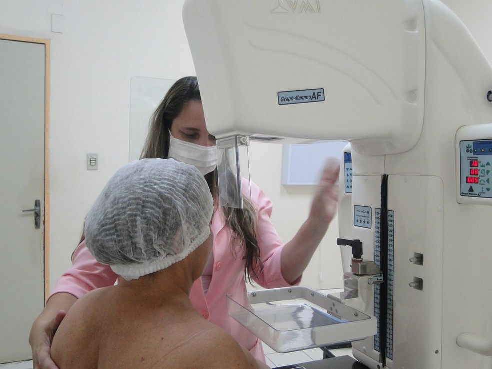 Exames de mamografia devem ser feitos regularmente após os 35 anos (Foto: Divulgação/Sesacre)