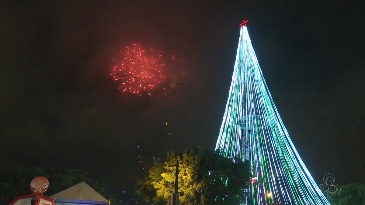 Com 54 metros de altura, tradicional árvore de Natal é acesa em Ariquemes,  RO | Ariquemes e Vale do Jamari | G1