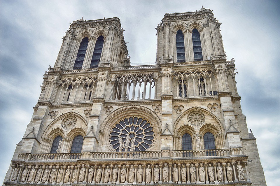A catedral de Notre-Dame, antes de ser atingida por incêndio  (Foto: Pixabay)