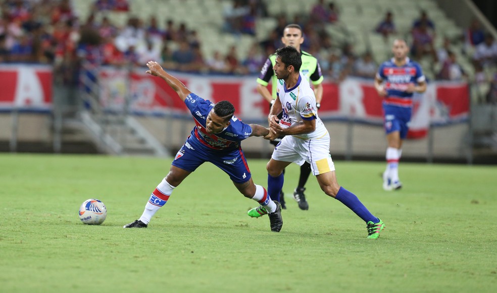 Fortaleza e Iguatu fizeram partida bem equilibrada na Taça Fares Lopes (Foto: Thiago Gadelha/Agência Diário)