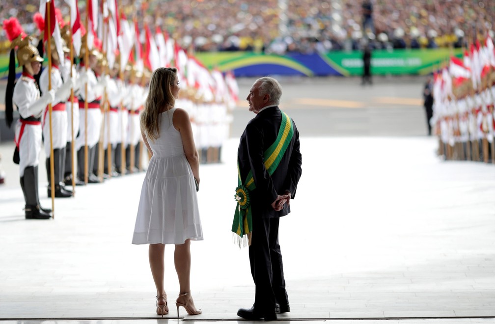 Michel Temer e sua esposa, Marcela Temer, aguardam o novo presidente do Brasil, Jair Bolsonaro, no Palácio do Planalto, em Brasília — Foto: Ueslei Marcelino/Reuters