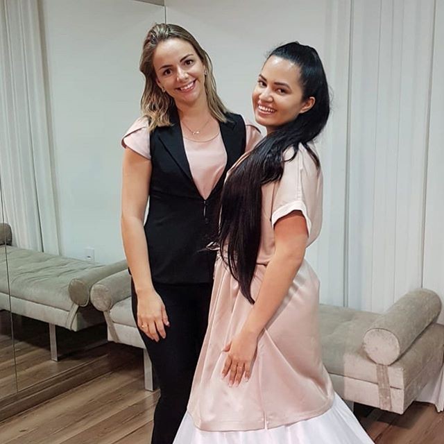 Natalia Sarraff, filha de Joelma, prova seu vestido de noiva (Foto: Reprodução Instagram)