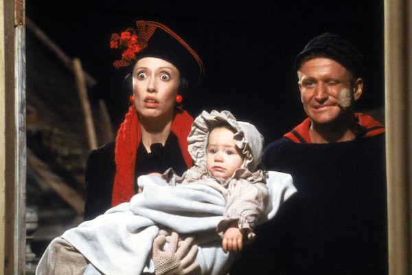 A atriz Shelley Duvall com Robin Williams em cena de Popeye (1980) (Foto: Reprodução)