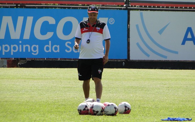 Adilson Batista, técnico do Atlético-GO (Foto: Divulgação/Atletico-GO)