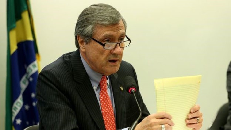 Ministro da Justiça argumenta que Battisti 'quebrou relação de confiança' com o Brasil, ao deixar país com mais de R$ 10 mil. (Foto: Wilson Dias/Agência Brasil)