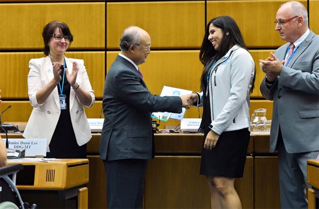 Alice Cunha, da UFRJ, venceu a edição 2015 da Olimpíada Mundial Nuclear (Foto: Reproução/World Nuclear University)