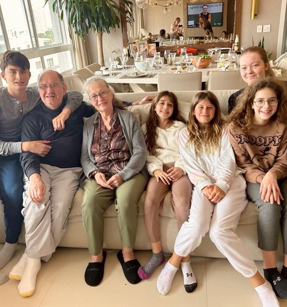 Gisele Bündchen mostra retrato de família — Foto: Reprodução/Instagram