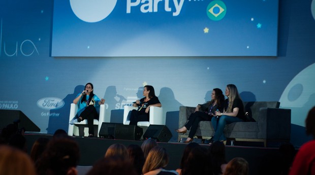 Fabiany Lima, Ana Fontes, Luciana Caletti e Tatiana Pezoa no debate 