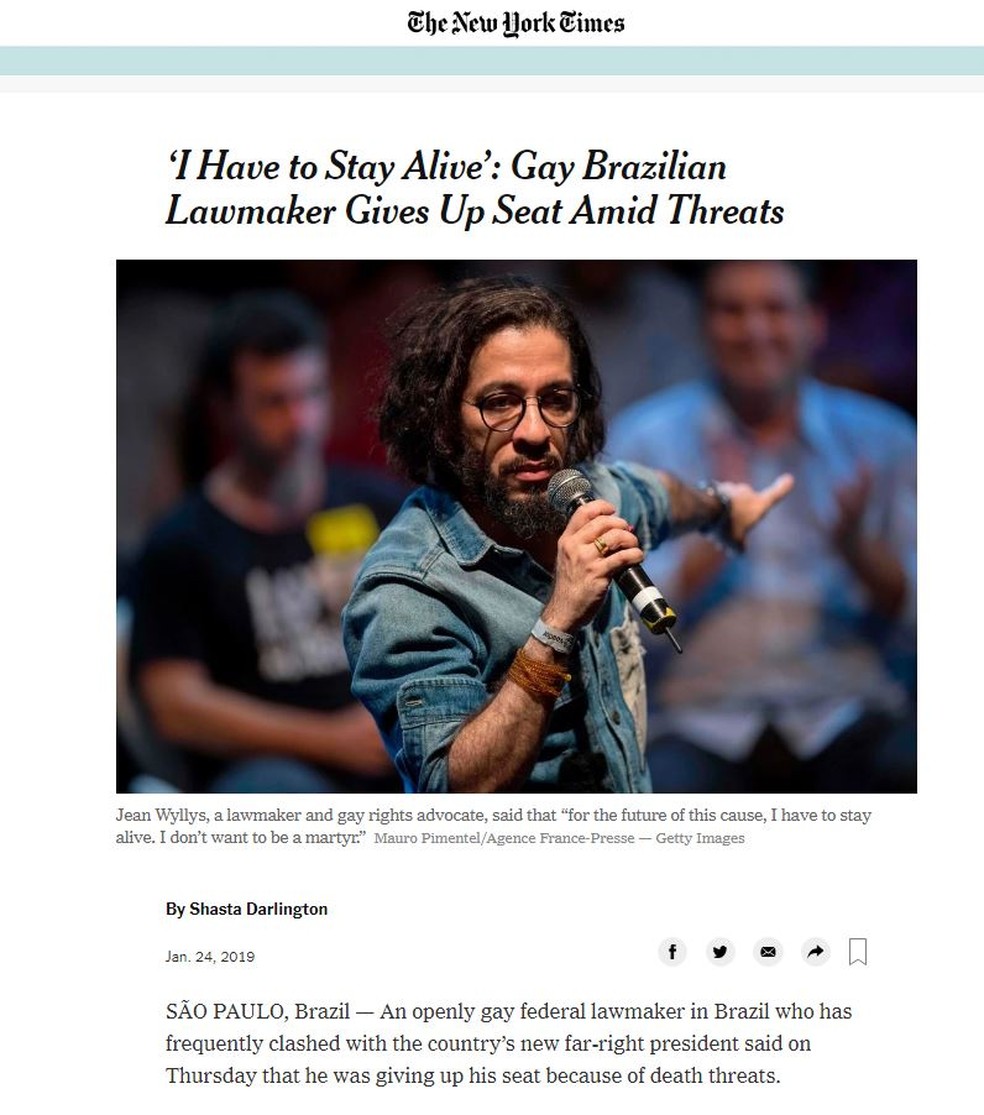 "'Eu preciso permanecer vivo': legislador brasileiro gay desiste de mandato em meio a ameaças", diz chamada do The New York Times — Foto: Reprodução/The New York Times