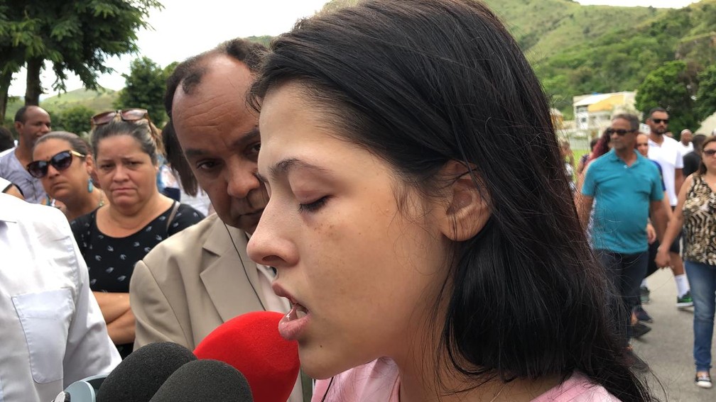 Namorada de jovem morto faz apelo para que pessoas não dirijam bêbadas — Foto: Henrique Coelho/G1 Rio