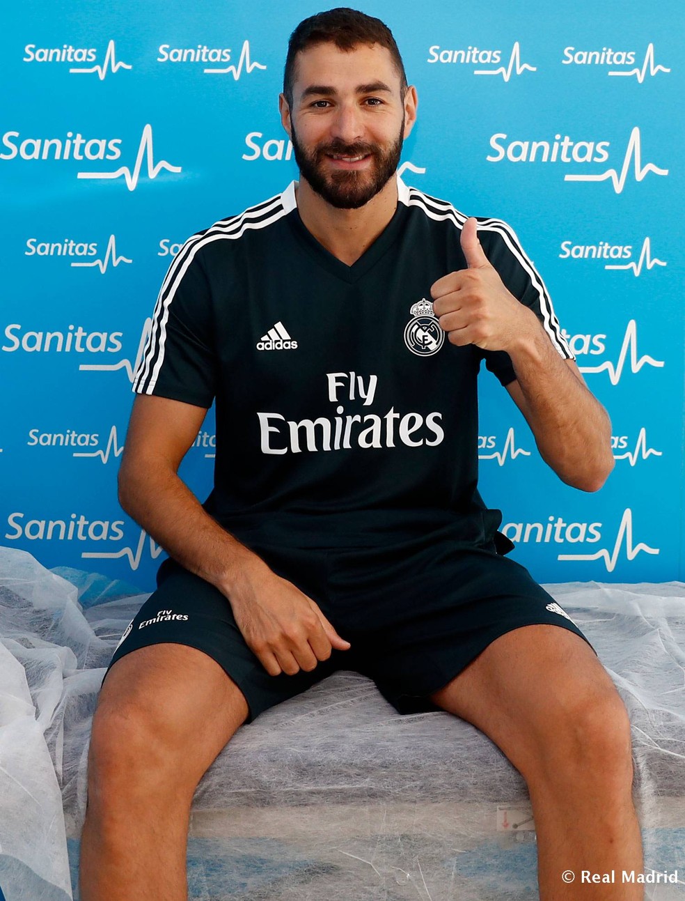 Fora do grupo campeÃ£o com a FranÃ§a, Benzema se reapresentou nesta segunda (Foto: DivulgaÃ§Ã£o/Site oficial do Real Madrid)