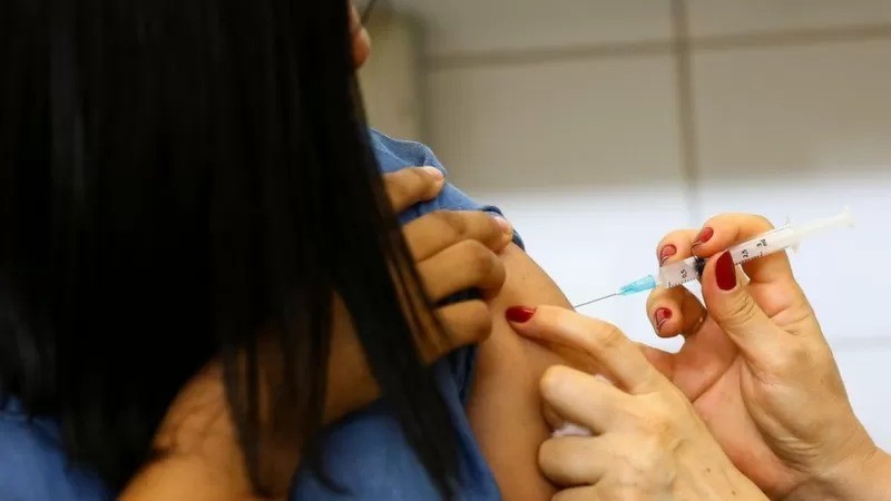 Cada pessoa infectada com sarampo pode passar o vírus para cerca de outras 10 (Foto: Agência Brasil via BBC News Brasil)