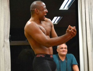 serginho Dança, UFC (Foto: Adriano Albuquerque / SporTV.com)