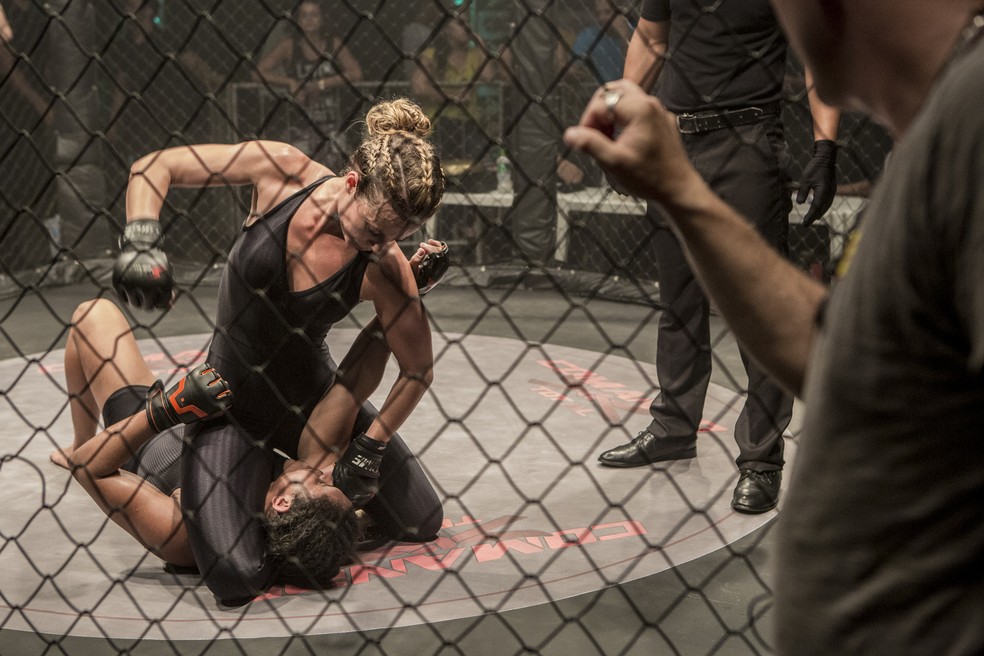 Jeiza arrasa na luta — Foto: Fábio Rocha/Gshow