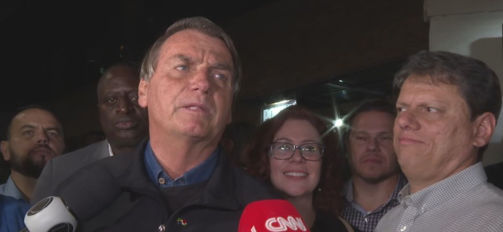 O presidente Jair Bolsonaro (PL) e o ex-ministro Tarcísio Gomes de Freitas (Republicanos) em SP — Foto: David Faria/TV Globo