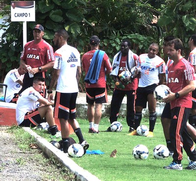Caneta de Pico, aposta surpresa e foto posada encerram treinos do Fla no ano