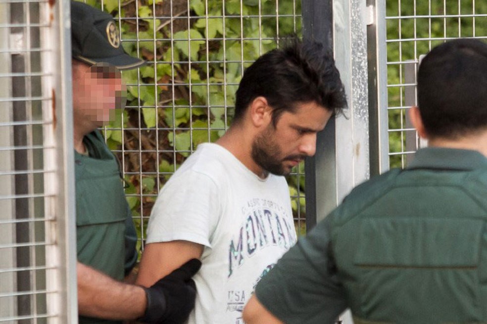 Mohamed Aallaa foi a tribunal de Madri, na Espanha, nesta terça-feira (22). Ele é suspeito de participar de célula terrorista envolvida no atentado de Barcelona  (Foto: AFP)