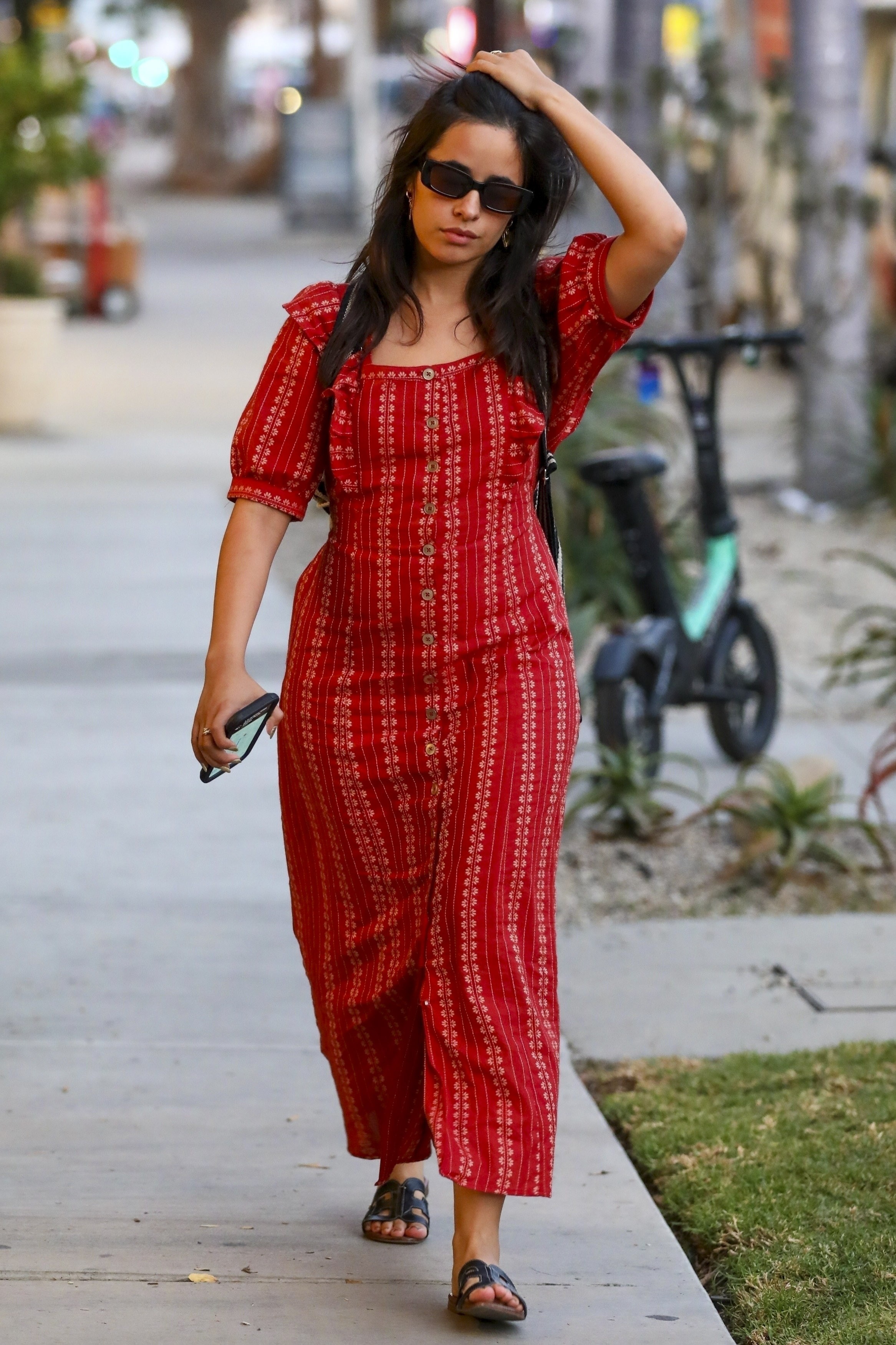 Camila Cabello faz compras em Los Angeles após término com Shawn Mendes (Foto: Backgrid/The Grosby Group)
