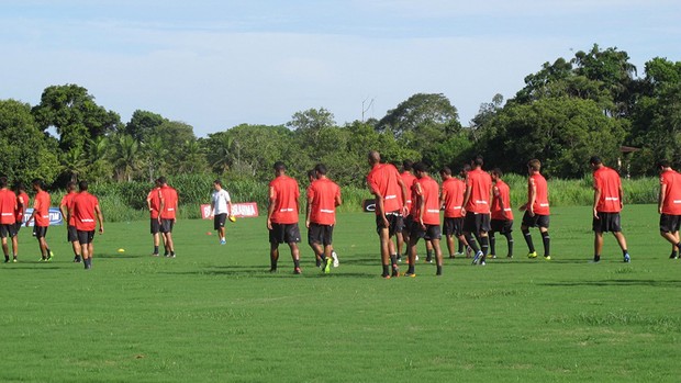Com todos jogadores presentes, Fla se reapresenta após folga de carnaval