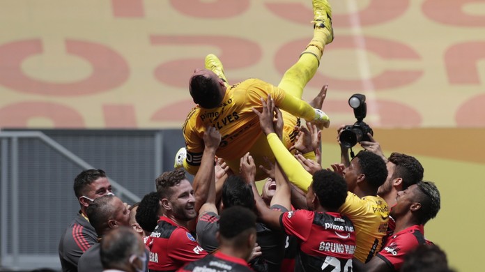 Análise: &quot;refém&quot; do próprio sucesso, Flamengo mantém sarrafo alto, vence e  educa torcedor mal-acostumado | flamengo | ge