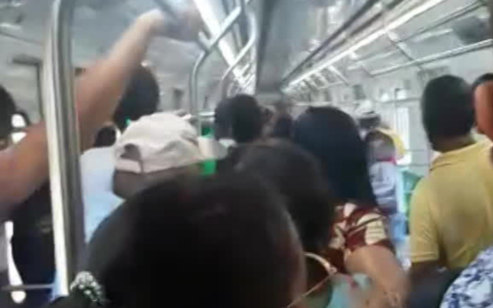 Homem foi morto dentro de vagão na Linha Sul do metrô do Recife — Foto: Reprodução/WhatsApp