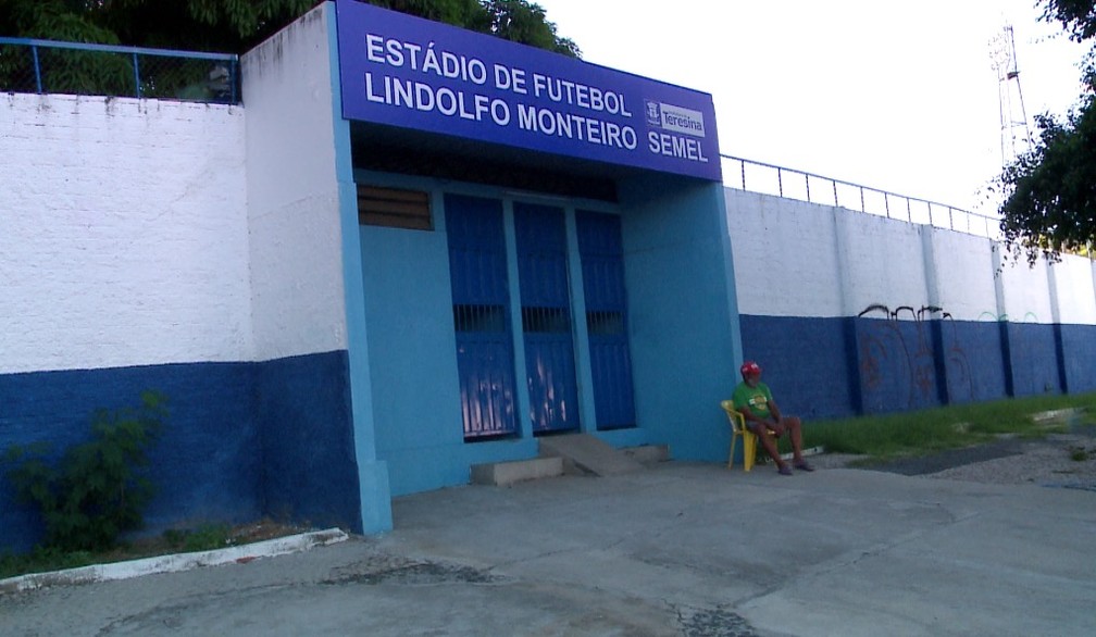 Ao ocorreu na rea externa do estdio Lindolfo Monteiro, no Centro de Teresina  Foto: TV Clube