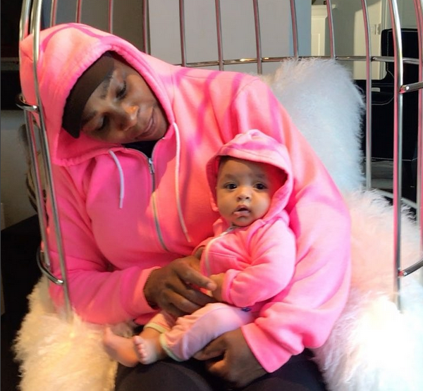 A tenista Serena Williams com a filha (Foto: Instagram)