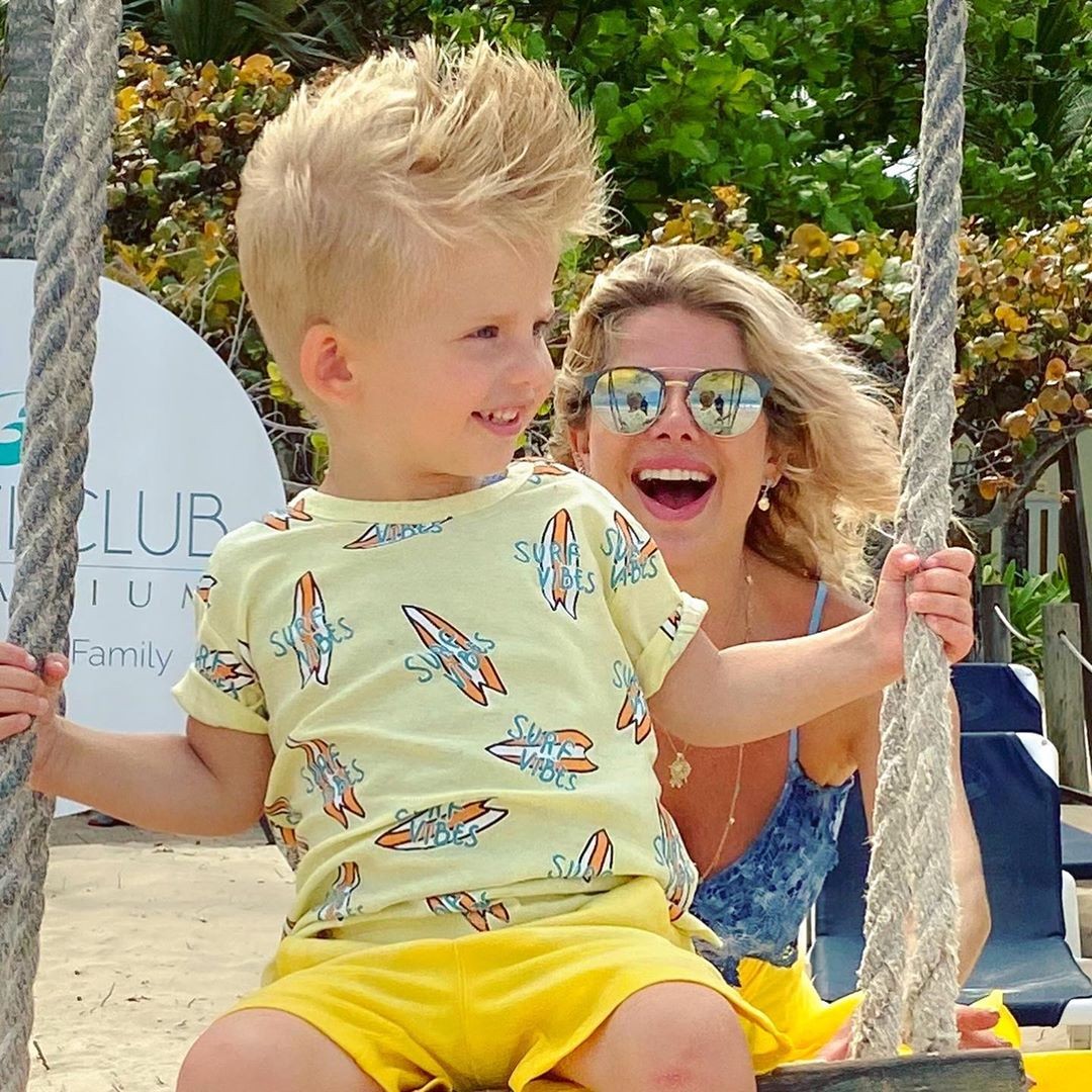 Karina Bacchi curte férias com filho em resort em Punta Cana (Foto: Reprodução / Instagram)