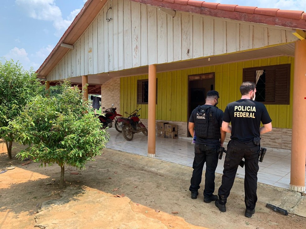 Duas pessoas foram presas e outros sete mandados de busca e apreensão foram cumpridos na Operação Artificium em Rondônia.  — Foto: PF/Divulgação
