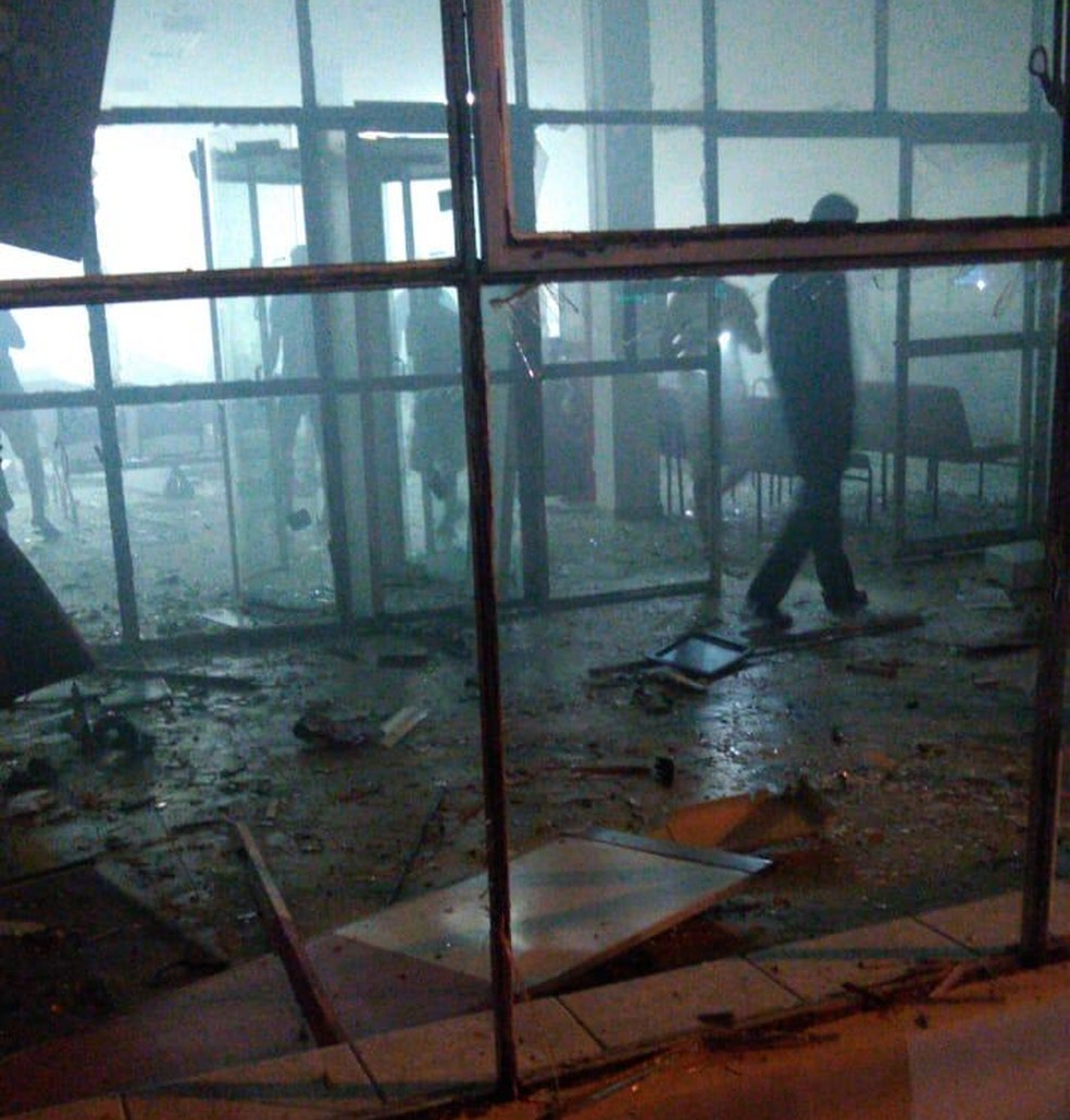 Criminosos explodiram parte da agência do Bradesco em Rio Maria.  — Foto: Reprodução/ TV Liberal
