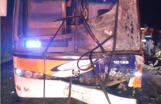 Dezenas de passageiros ficaram feridos em acidente na BR-153, em Goiás (Foto: Divulgação/ PRF)