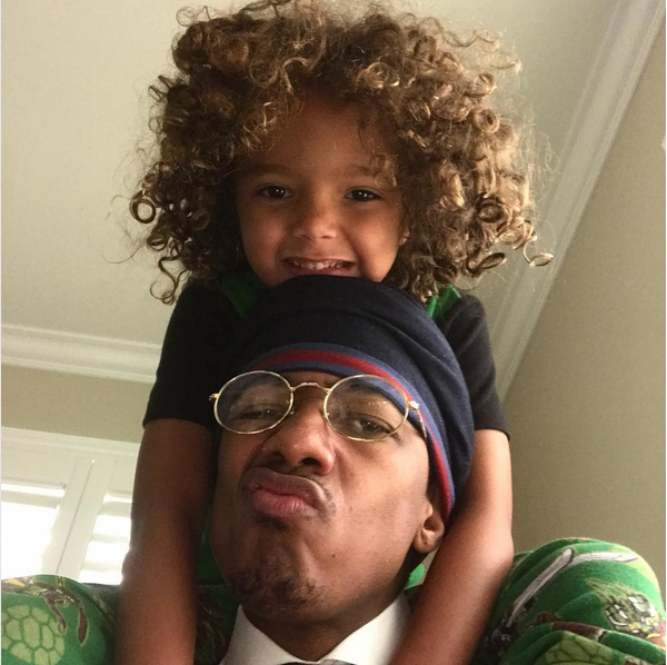 Nick Cannon com seu filho com a cantora Mariah Carey (Foto: Instagram)