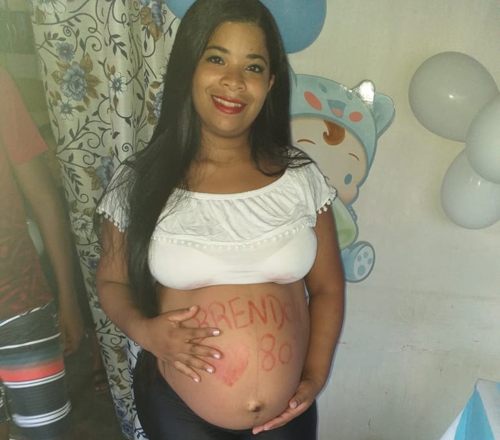 Maria Eduarda, grávida de 8 meses, foi encontrada morta no fim da noite desta quarta (24), em Abreu e LIma, no Grande Recife — Foto: Reprodução/WhatsApp