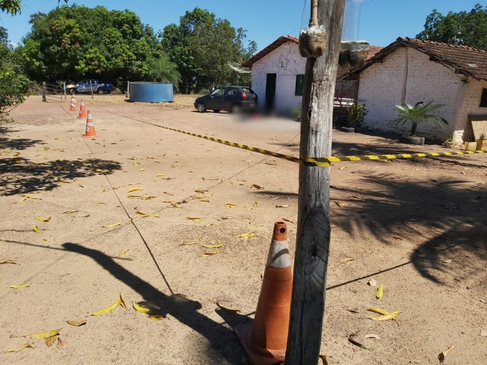 Corpos de mãe e filho foram encontrados na zona rural de Cariri do Tocantins — Foto: Divulgação/4º BPM