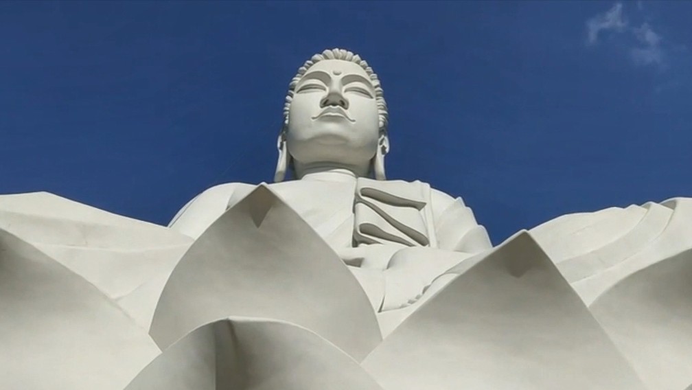 Estátua de Buda gigante é inaugurada em Ibiraçu, ES  — Foto: Reprodução/ TV Gazeta 