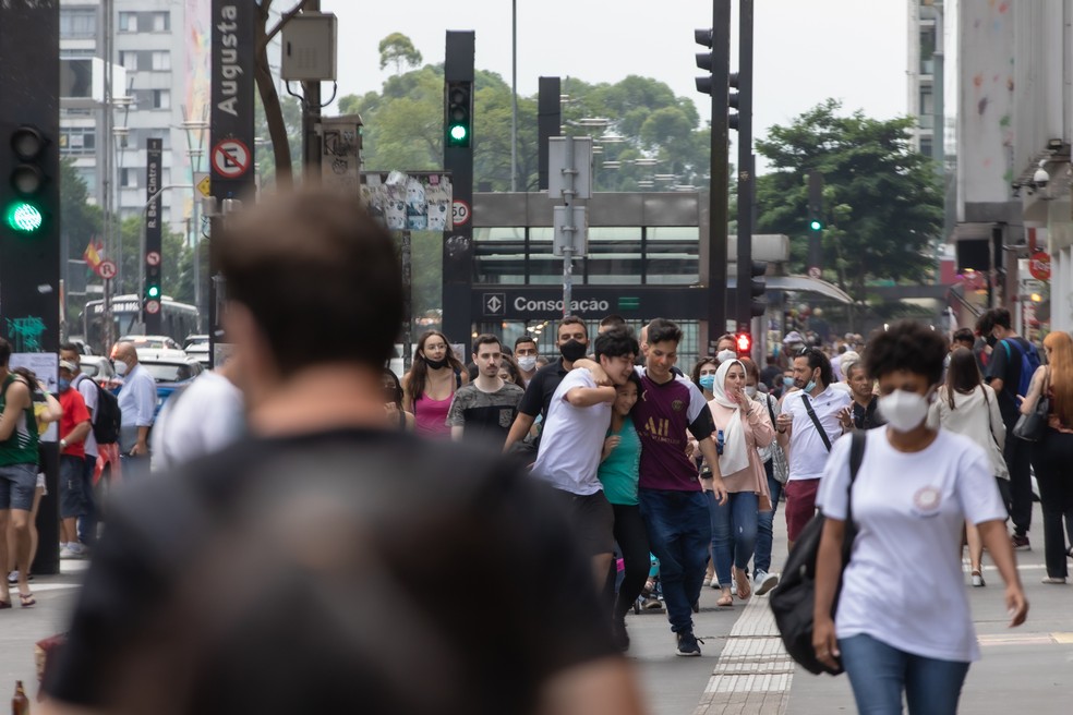 Movimentação de pedestres na Avenida Paulista em São Paulo (SP), nesta quarta (9) — Foto: Celso Tavares/g1