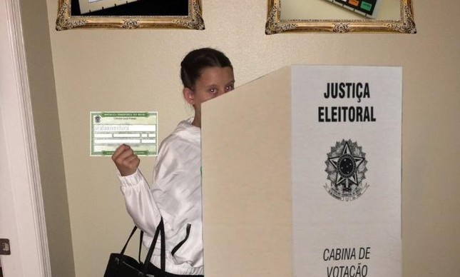 Internautas fazem memes de incentivo ao voto facultativo