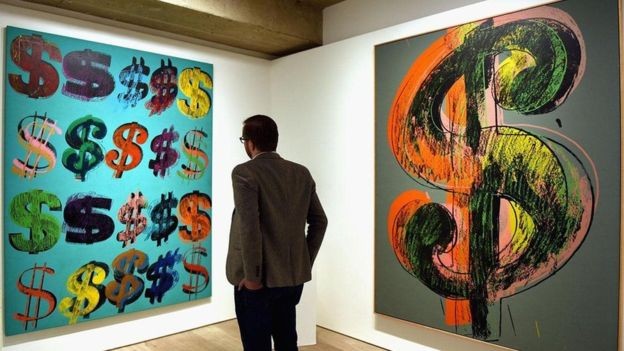 O artista Andy Warhol usou o símbolo do cifrão em suas obras (Foto: Getty Images via BBC News)