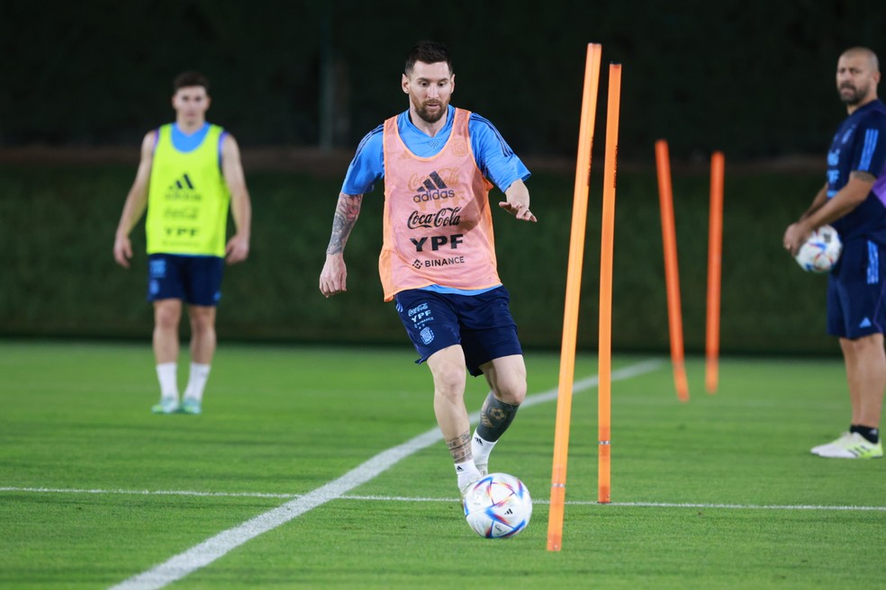 Messi durante treino da Argentina no Catar — Foto: Divulgação/AFA
