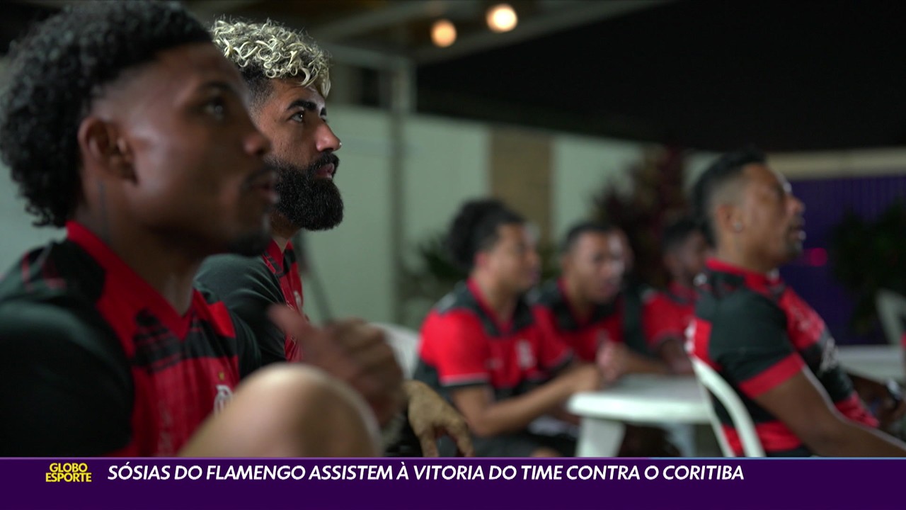 Sósias do Flamengo assistem juntos à vitória contra o Coritiba