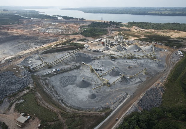 Central de britagem e concreto do sítio de Belo Monte, obra da Norte Energia (Foto: Regina Santos/Norte Energia)