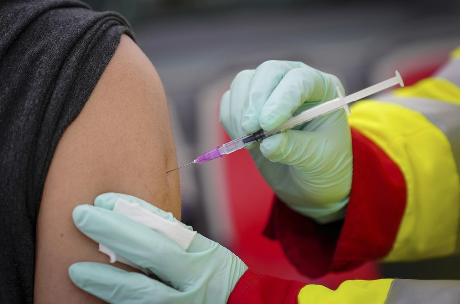 Alemanha não descarta lockdown e deve exigir vacinação de militares