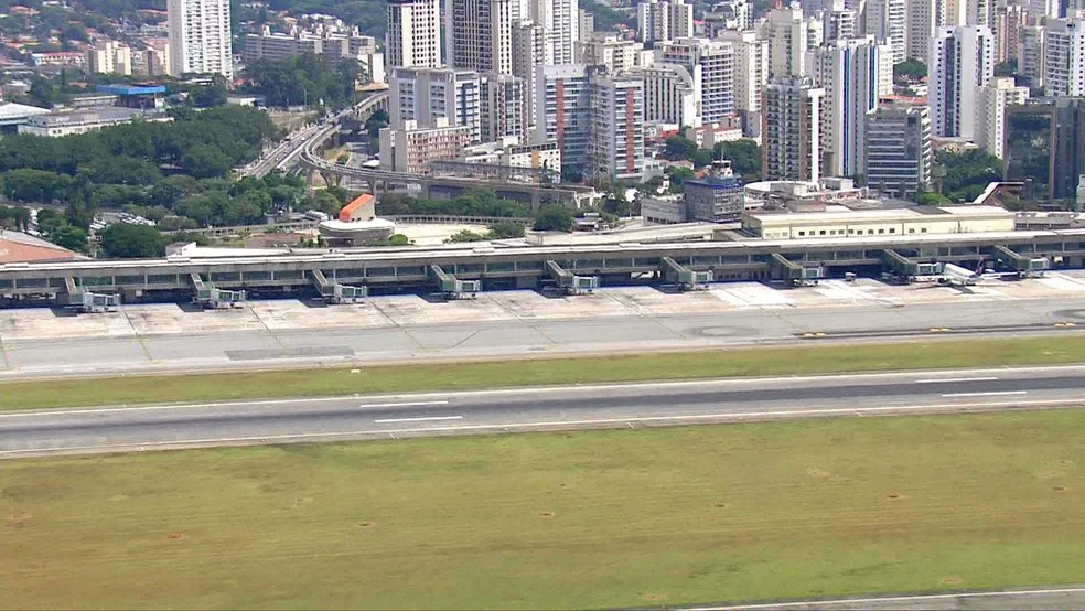 Pátio do aeroporto de Congonhas vazio em março — Foto: TV Globo/Divulgação