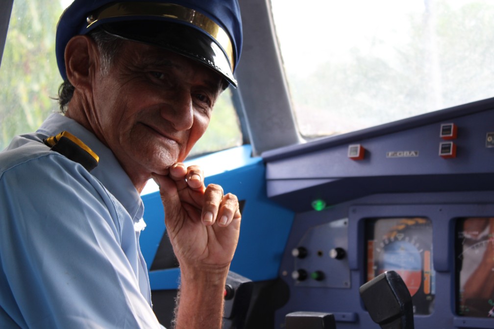 Geraldo fará ajuste no "Airbus". Ele explica que tirará o manche para colocar o side-stick — Foto: Jheniffer Núbia