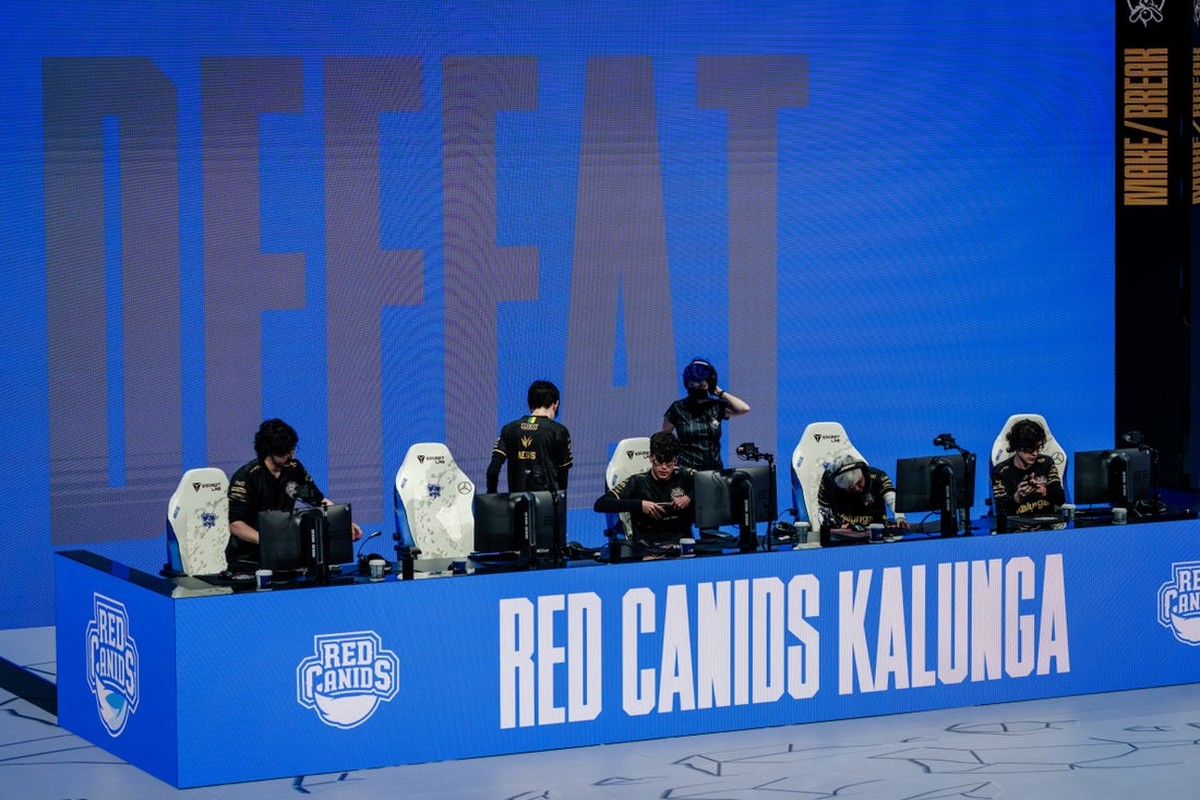 Mundial de LOL 2021: RED Canids perde para PEACE, mas avança no play-in